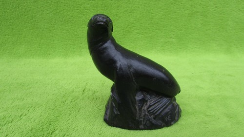 Alte steinfigur seelöwe auf - alte,