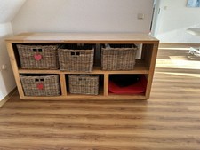 Regal mit sechs Staukörben