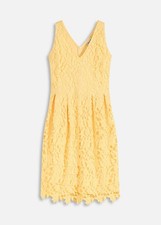 Neu Kleid mit Häkeleinsatz