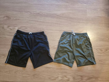 2x Kik Kurze Sporthosen Schwarz Und Grün Mit Weißem Streifen Gr. M Und L