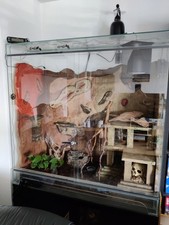 Terrarium mit Zubehör (Unterschrank, Beregnung, Heizungssteuerung, Werkzeug)