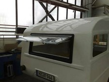 Qek Junior, Ausstellfenster