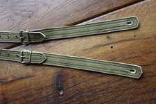 Schöner grüner Hosenträger