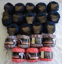 Garn: Wolle: 21 blaue Knäuel