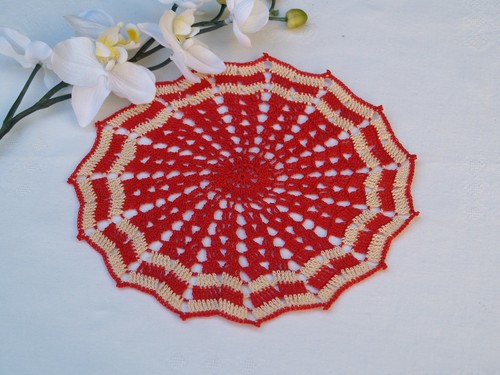 Rotes deckchen gehäkelt - rotes,