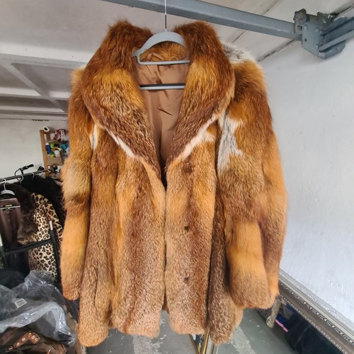 Pelzjacke kurz geschnitten aus