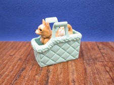 Chihuahua mit Tragetasche