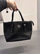 Tommy Hilfiger Damen Umhängetasche Handtasche Schwarz Silber Leder Logo Tasche