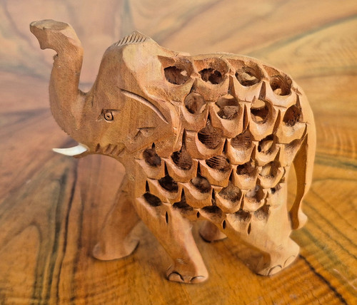 Handgeschnitzter elefant - handgeschnitzter, im