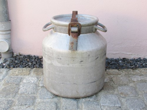 Alte große milchkanne kanne - alte,