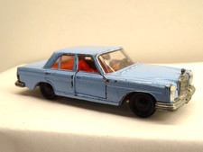 Siku V 258 Mercedes Benz 250 SE , V Serie , Modell hellblau mit Gebrauchsspuren