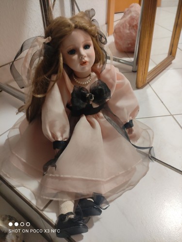 Porzelanpuppe