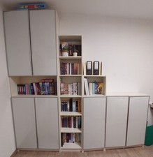 Billy Regale mit Glastüren