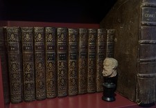 Alte dekorative Bücher von