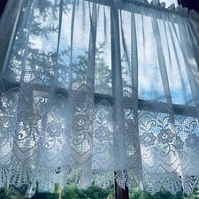 Gardine mit Gipüre-Spitze