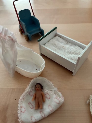 Puppenwagen und puppenbett aus - puppenwagen,