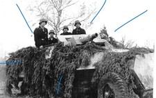 SUPER Repro Foto Freiwillige Soldaten mit getarnte Sd Kfz 251/9 Halbkette WW2
