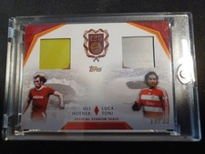 Topps FC Bayern München 125 Jahre Uli Hoeneß + Luca Toni /33 Stadionsitze Relic
