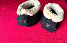 EQUESTRIAN 2 x HUFGLOCKEN GR:L /FULL SCHWARZ MIT FELL