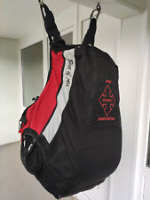 Gleitschirm-Gurtzeug Charly mit Sicherheits-Stecksystem und Rundum-Protektoren