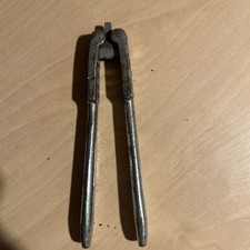 Alter nostalgischer Metall Nussknacker