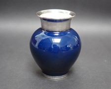 Vase dunkelblau mit Silver Overlay von Thomas Ivory 1074/1.  ca. 11,5 cm hoch