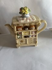 Miniature Deko Teekanne “Vorratsschrank” Whittard of Chelsea Ca. 9 cm