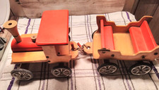 Altes Holzspielzeug Traktor