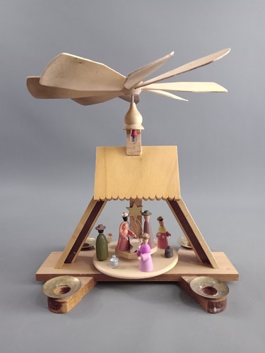 Alte pyramide holz - alte, expertic