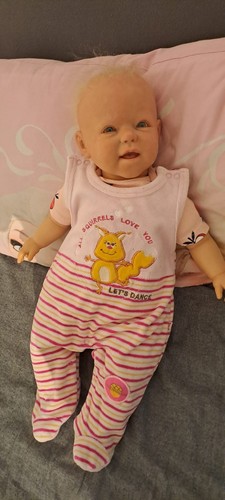Babypuppe blauäugig hell