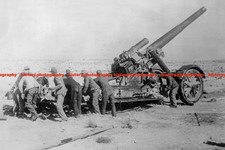 F028518 Deutsche Besatzung bereitet 21cm Morser 18 schwerer Mörser für Feuer Tunesien 1943 W