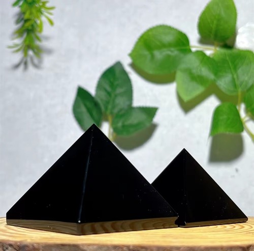 Obsidian energie pyramide aus - obsidian,