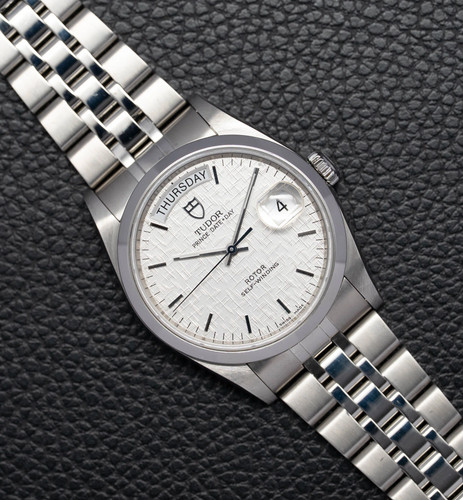 Tudor date day 76200 - tudor, silver