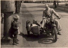 Foto Motorrad mit Beiwagen, 50 iger Jahre, ca. 9 * 6,5 cm