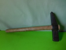 alter Maurerhammer mit Holzstiel altes Werkzeug Hammer Maurer vintage retro