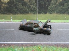 Mercedes 240 D w123 Scheunenfund Autowrack Schrottplatz Patina 1:87 H0 HO UNIKAT