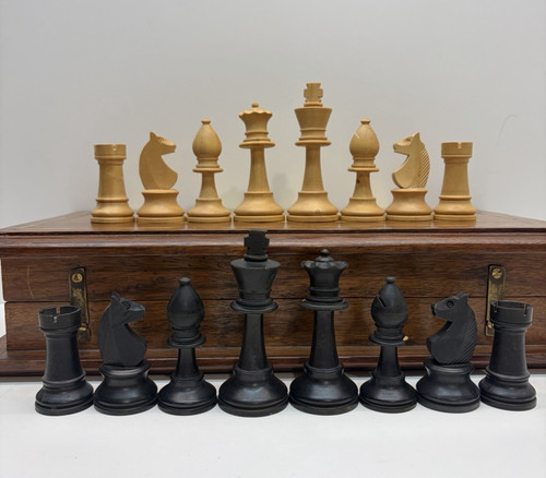 Schachfiguren aus holz könig - schachfiguren,