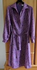 Damenkleid mit ausgestelltem Rock Langarm Gr. 44 flieder geblümt