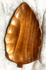 Obst -  Schale   in  Blatt-Form ,  Teak - Holz ,  1963 ,   sehr  gut  erhalten !