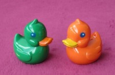 2 Spielzeug Enten "Chicco" Plastik Badeenten Badeentchen Badewanne Entchen