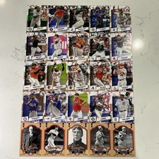 Lot of 25 Topps Baseball Cards