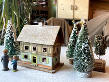 Altes Papp-Fachwerkhaus mit