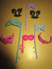 599) ACHT VINTAGE MASKEN FÜR