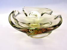 Glasschale Josef Hospodka Glaswerke Chribská Böhmen Sommerso Überfang Glas grün