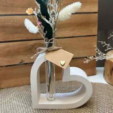 Herzblumenvase mit Reagenzglas
