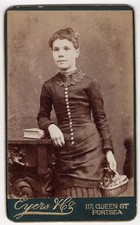 CDV Viktorianisches Mädchen Carte de Visite von Eyers of Portsea