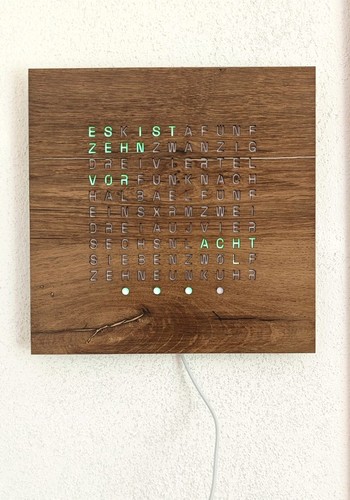 Wortuhr aus holz mit - aus,