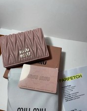 Miu Miu Geldbörse gesteppt mit Logo. NEU mit Kaufbeleg.  