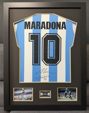 Diego Maradona signiertes