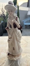 Porzellanfigur / elegante Dame